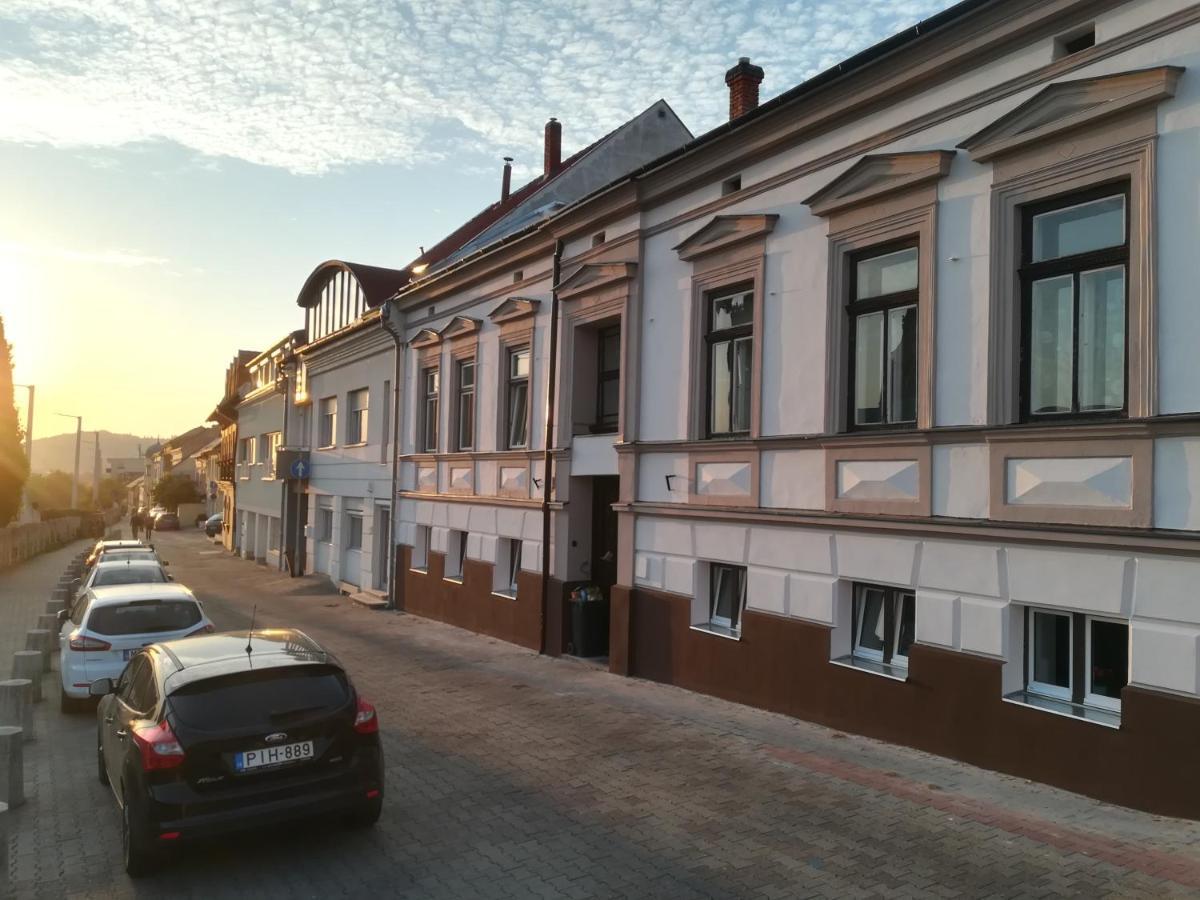 Aradi Apartman Pécs Exteriör bild